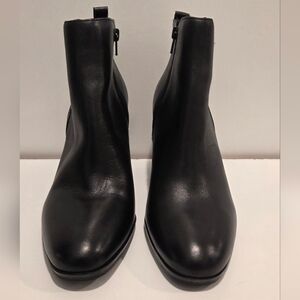 NWOT Aldo Black Leather Ankle Boots Size 7